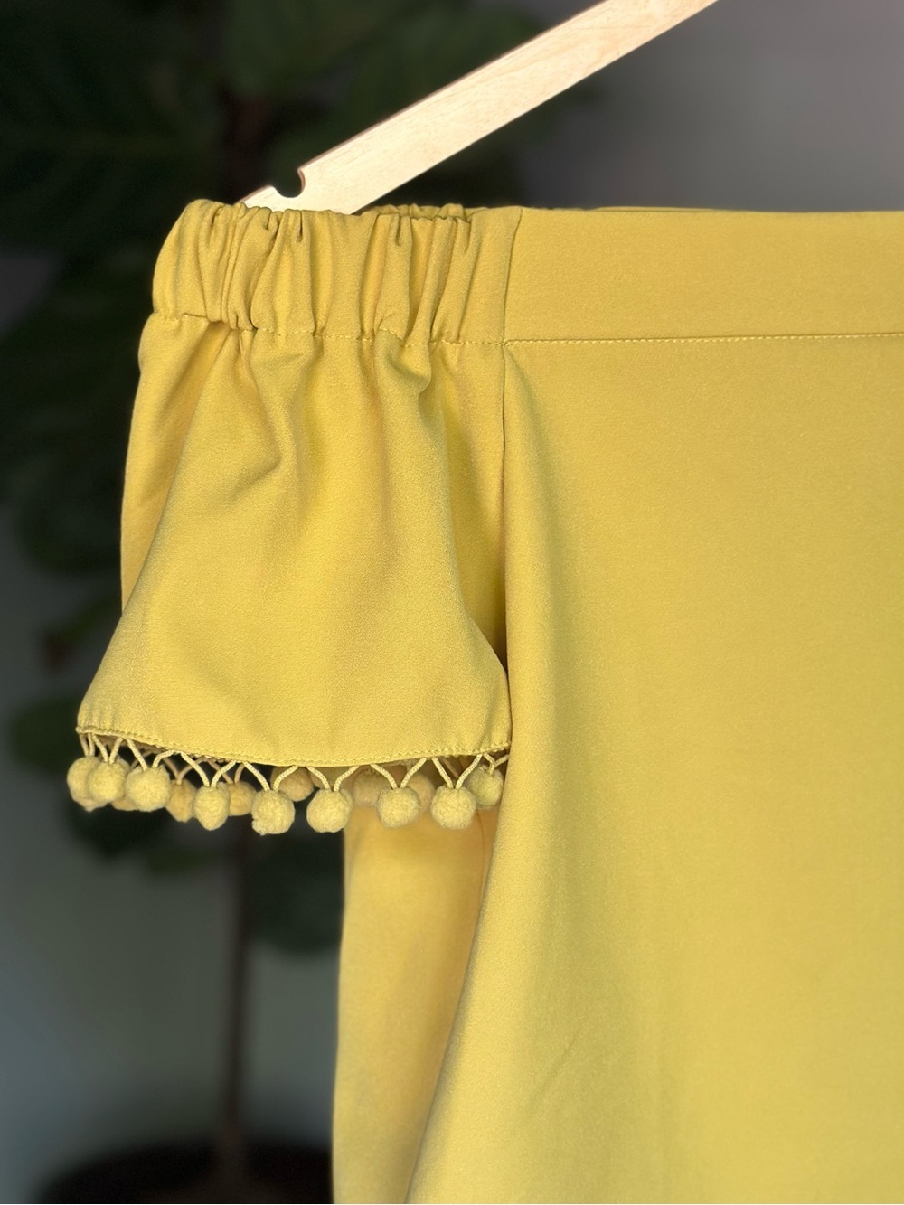 NWT Willow & Clay Citron Gold Yellow Chartreuse Off Shoulder Ball Trim Boho Top